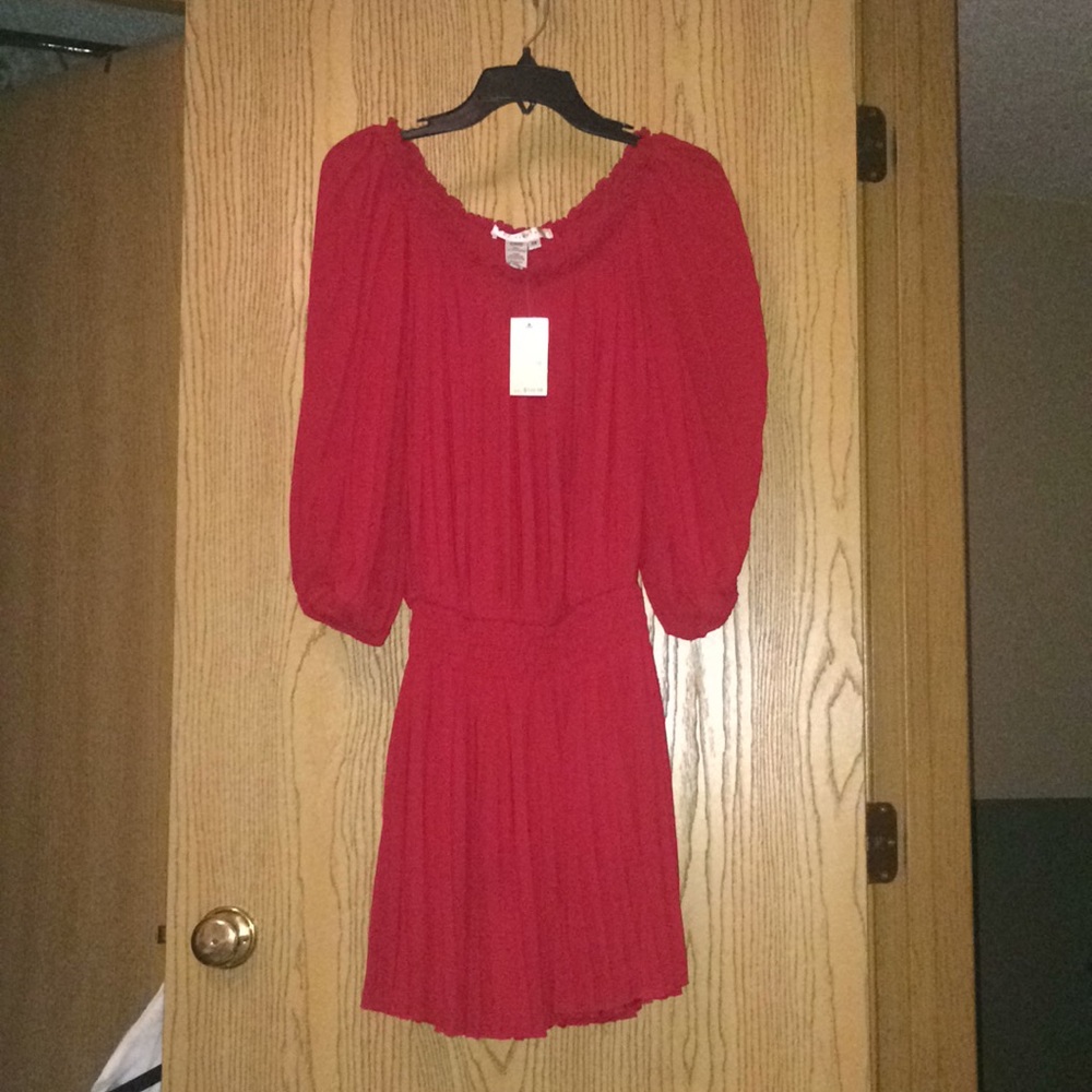 MAX STUDIO “Little Red Dress”